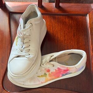 Preloved Ted Baker White Floral Sneakers Size 7 So Good!